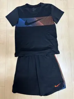 Nike DRI-FIT Tシャツとショーツセット