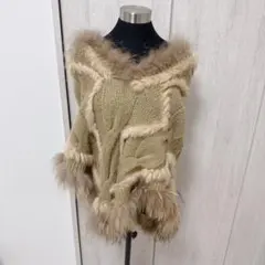 フード付きポンチョ ベージュ ザファースト ラビットファー