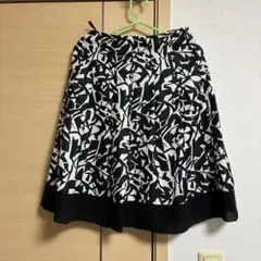 モノトーン 幾何学模様 フレアスカート ウエスト64