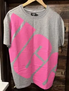 UGG RTW アグ半袖 Tシャツ グレー にピンクロゴ　新品未使用のサムネイル