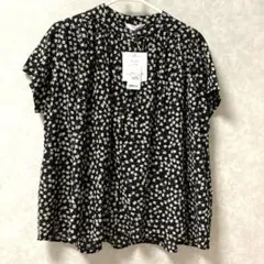 【新品タグ付】春夏 L 半袖ブラウス 黒地×白小花柄 ふんわり柔らか ナチュラル
