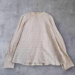 美品】Jocomomola カットワーク ドットブラウス 袖プリーツ ベージュ 