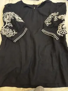 ZARA 刺繍パフスリーブトップス　黒　カットソー　トップス　ザラ　XS