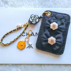 CHANEL　ホリデーチャーム　2025 カメリア　と　パスケース