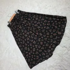 アースミュージック&エコロジー　ロングスカート　フレアスカート　花柄　ブラック