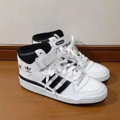 アディダス　フォーラム ミッド 22.5cm