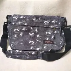 EASTPAK メッセンジャーバッグ 目のサムネイル