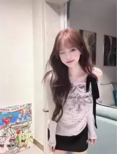 オフショルダー グラフィックTシャツ