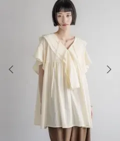 ローリーズファーム　フリルチュニックブラウス