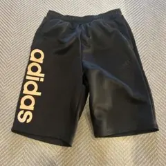 adidas ブラック ハーフパンツ