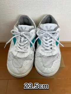 Item thumbnail for item 2ec96ecf-43a0-412d-87e3-fd71a2b791ab