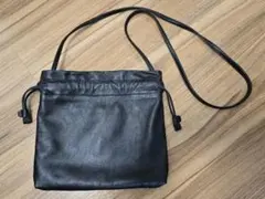 【美品】 北欧暮らしの道具店　仕分け上手なレザーの巾着ポシェット 黒