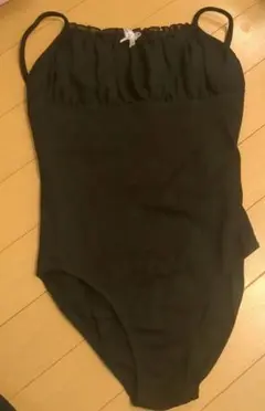 黒のスリップタイプレオタード