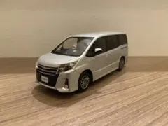 トヨタノア 店頭展示用 シルバー ミニカー - メルカリ