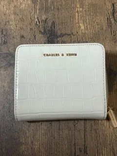 CHARLES & KEITH 二つ折り財布のサムネイル