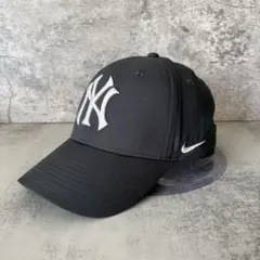 NIKE × New York Yankees ブラックグレーキャップ