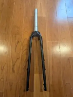 쓰루 액슬이 있는 그래블용 카본 포크