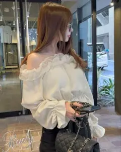 rady オフショルブラウスのサムネイル