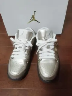 23センチ　美品NIKE エアジョーダン1 エア ジョーダン 1 NIKE AIR JORDAN LOW DC0774 061 WMNS レッド