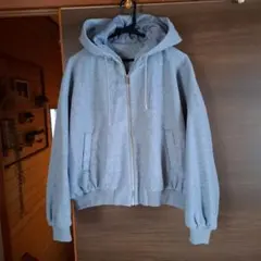 フード付きライトブルーアウター
