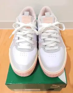 グレー スニーカー