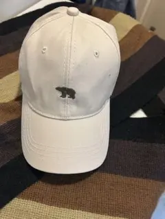 ベージュ クマ刺繍 キャップ