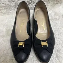 Salvatore ferragamo パンプス　黒×ゴールド　リボン　6B