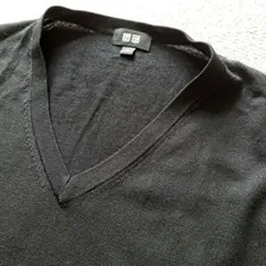 ユニクロ　黒　Vネック　長袖　トップス　薄手　ニット　毛100%　M　シンプル