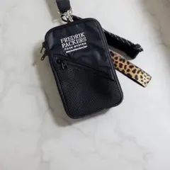 FREDRIK PACKERS ✴︎携帯ショルダー