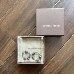 け*こ様 BOTTEGA VENETA フープピアス ゴールド - メルカリ