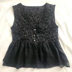 新品未使用　フリル付きブラックノースリーブトップスＬタグ付き