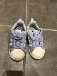 adidas 青 白 スニーカー