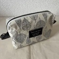 ハンドメイド　スクエアポーチ　コスメポーチ　サニタリーポーチ　葉っぱ　グレー