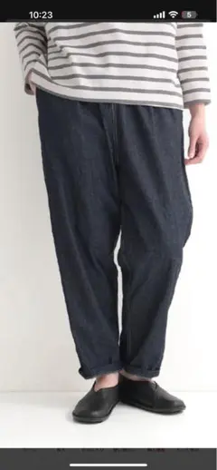 NARU インディゴテーパードデニムパンツ