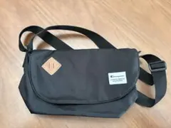Champion ブラック ショルダーバッグ
