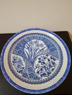 青い花柄の皿 約25cm - メルカリ