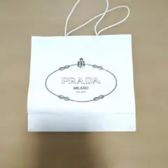 PRADA ホワイト 紙袋　大サイズ