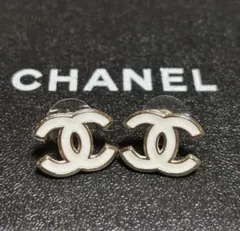 ヴィンテージCHANEL ゴールド ホワイト ロゴピアス