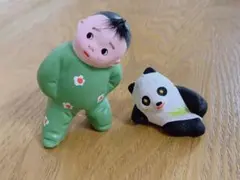 緑色の人形とパンダの置物セット 土人形