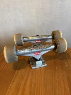 Supreme トラック independent ウィール、ベアリングつき