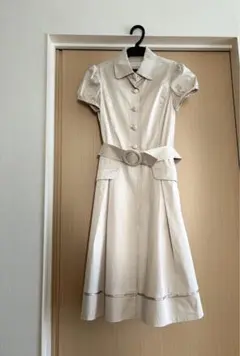 A.ROSEクリーム色 半袖ひざ丈フレアワンピース