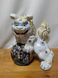 36cm 九谷焼 八幡窯 玉乗り獅子 置物 陶器 シーサー 縁起物　送料込み 美品 九谷焼 シーサー 沖縄 琉球 狛犬 獅子 玉乗り獅子 狂犬