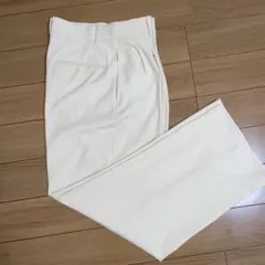 UNIQLO ホワイト・ベージュ Wタックスラックス