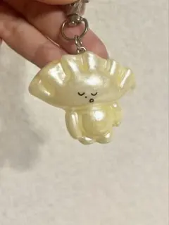 ホワイトジュエリー餃子のキーホルダー