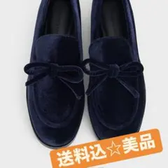 【送料込】CHARLES & KEITHベルベットダークブルー　リボンローファーのサムネイル