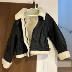 黒レザーショート丈ムートンコート