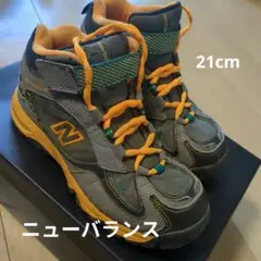 New Balance 703 キッズシューズ グレー/オレンジ登山靴