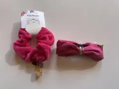 ピンクのシュシュとリボン型ヘアクリップセット