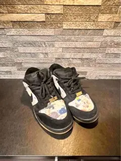 Supreme × Nike SB Dunk Low 