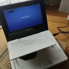 【美品】東芝　REGZA ポータブルDVDプレーヤー　SD-P710SW 東芝 SD-P710SW ポータブルブルーレイ、DVDプレーヤー - 最安値